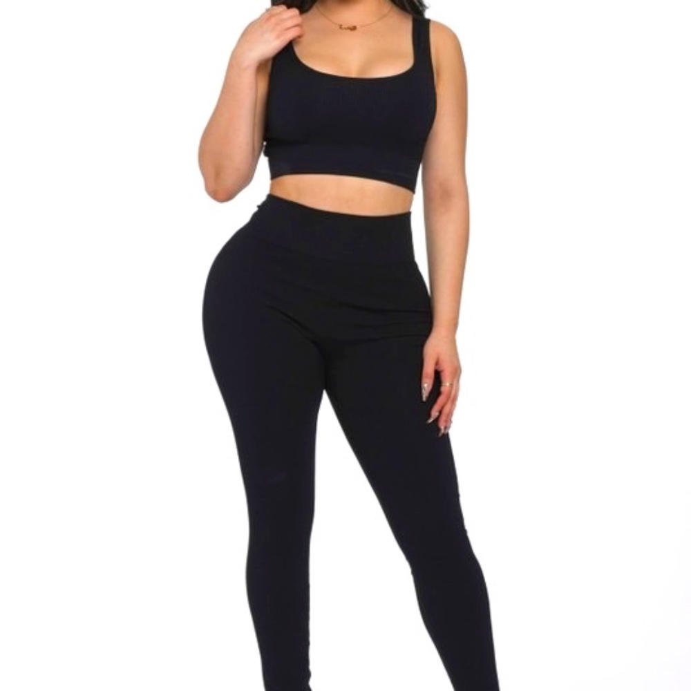 2Pc Muscle Crop Tanktop And Highwaist Legging Set with Cargo Pockets